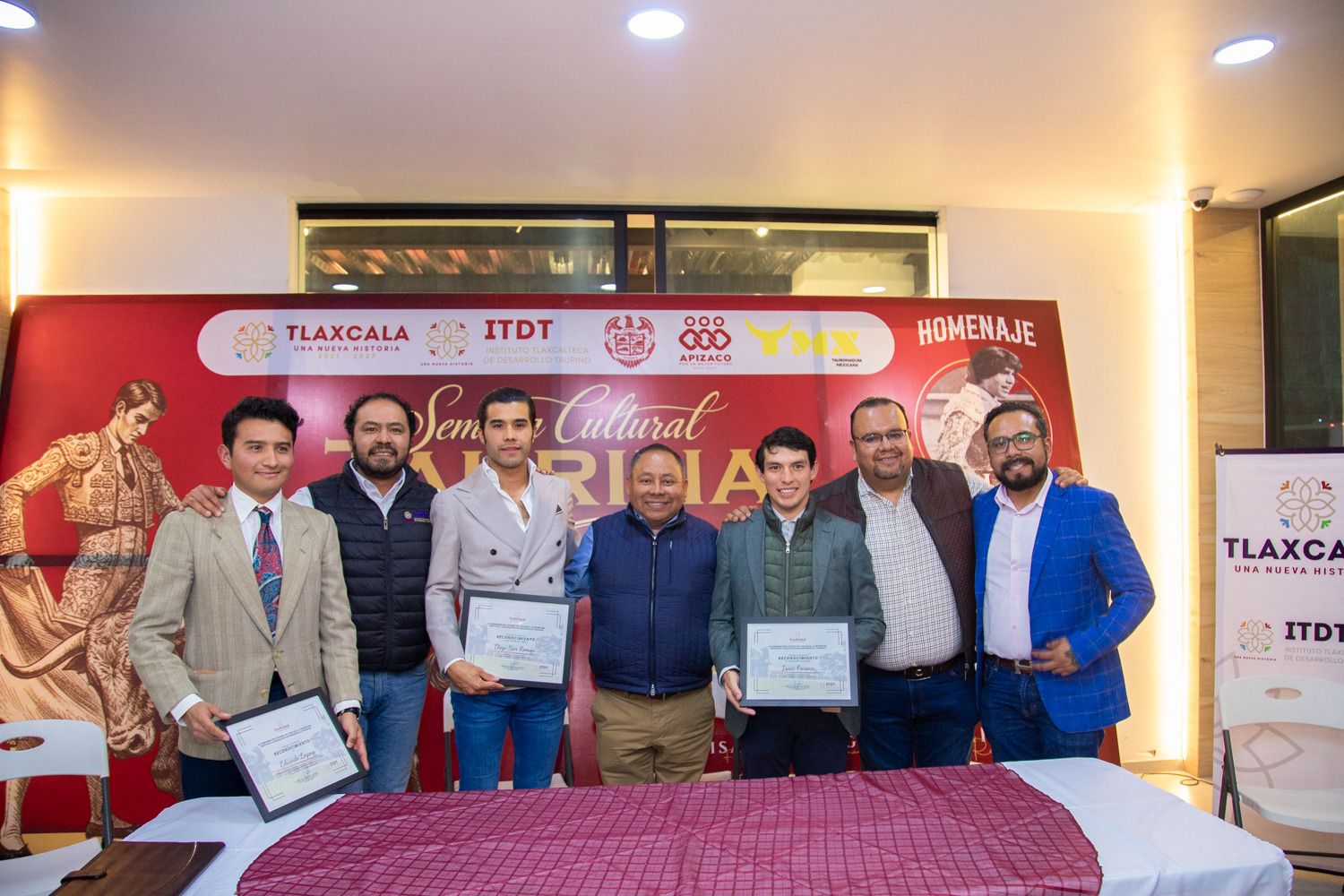 Apizaco fortalece su tradición taurina con rueda de prensa y firma de autógrafos de Isaac Fonseca y Diego San Román